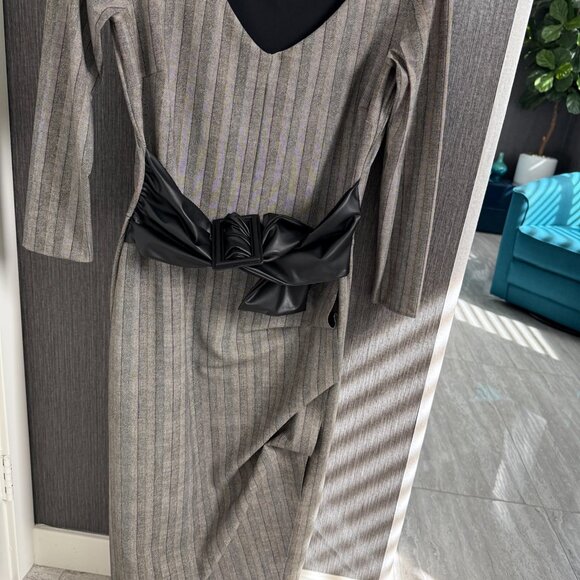 Chiara Boni La Petite Robe Striped Midi Dress with Statement Belt – Made in Ital - Picture 2 of 5